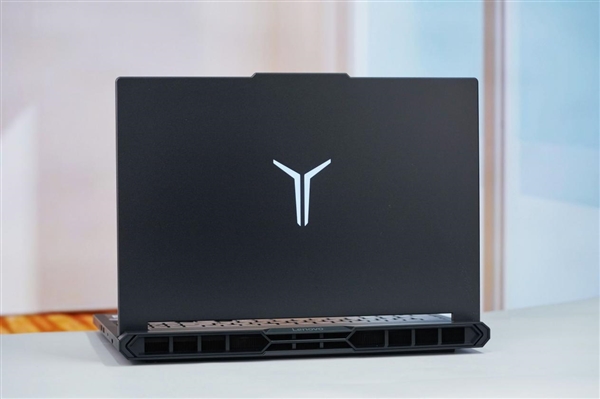 专业OLED超竞屏！联想拯救者Y9000P 2025AI元启游戏本图赏