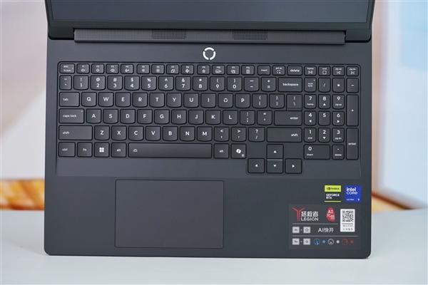 专业OLED超竞屏！联想拯救者Y9000P 2025AI元启游戏本图赏