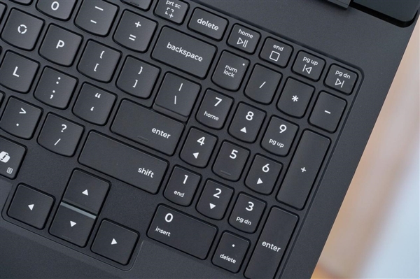 专业OLED超竞屏！联想拯救者Y9000P 2025AI元启游戏本图赏