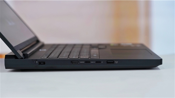 专业OLED超竞屏！联想拯救者Y9000P 2025AI元启游戏本图赏