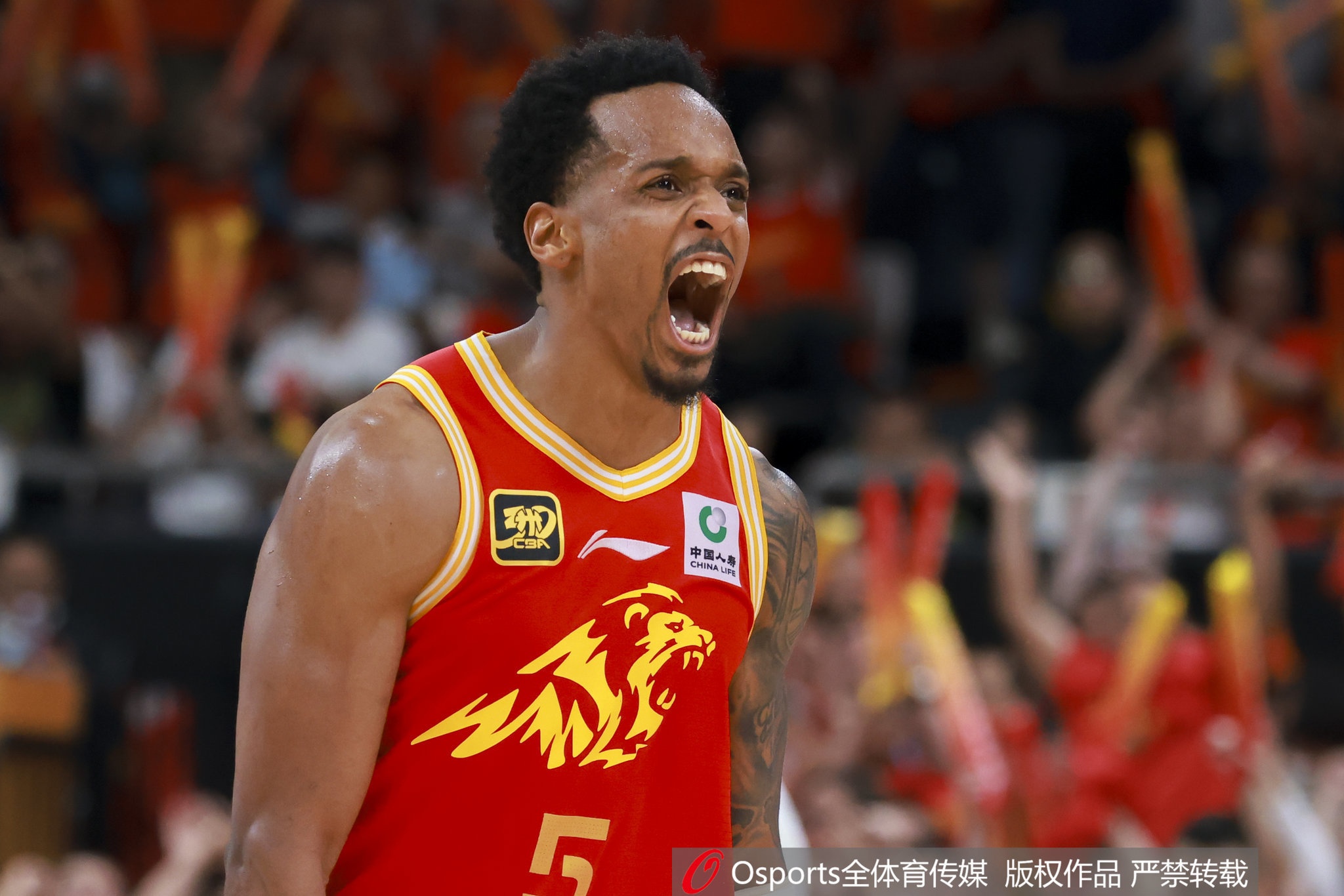 手感火热！小巴里·布朗首节3记三分球轰下11分1板1助1断