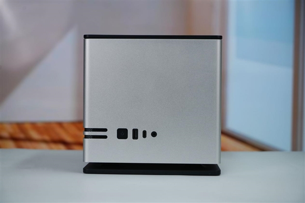 全球首个液冷迷你机!abee AI Station 395 Max工作站图赏