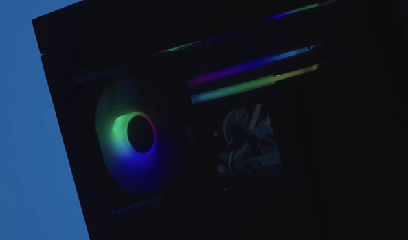 首台国产芯片电竞主机细节 玩《英雄联盟》无压力