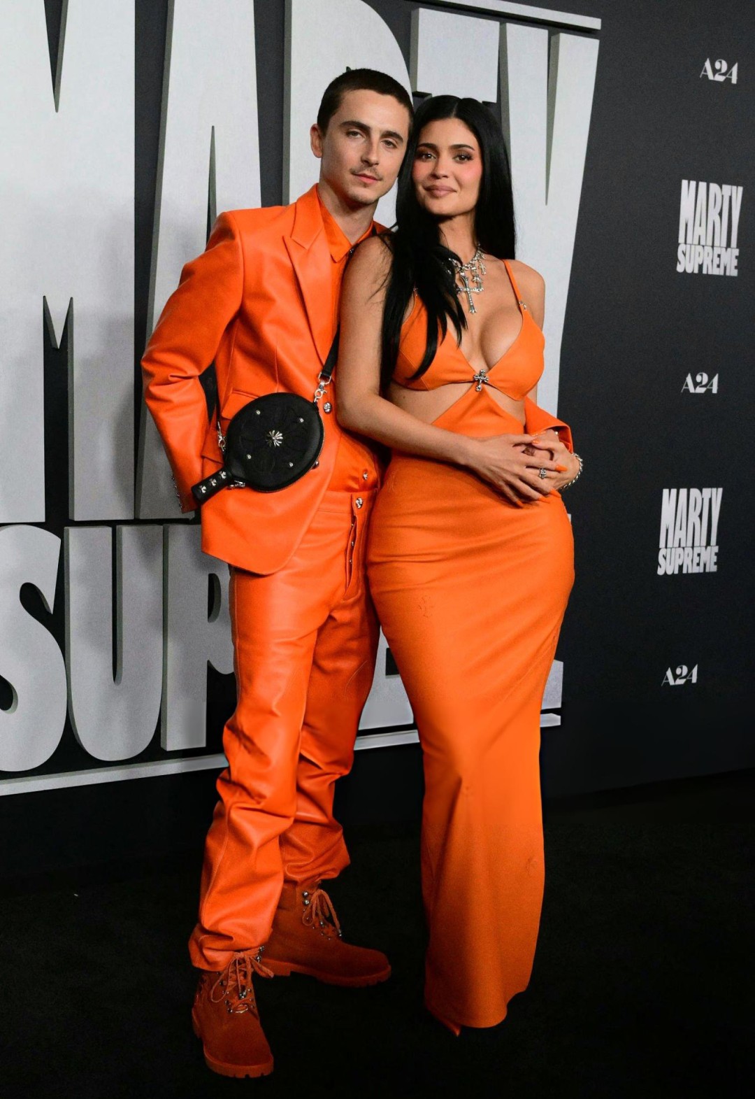 性感火辣！甜茶携28岁女友亮相新片首映礼