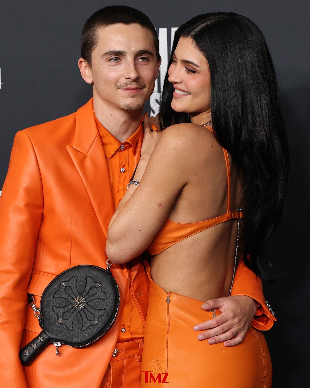 性感火辣！甜茶携28岁女友亮相新片首映礼