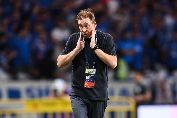 记者：申花启程出征亚冠，6外援随队仍会派出最强阵