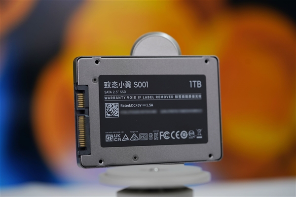 长江存储原厂颗粒！致态小翼S001 1TB SSD图赏