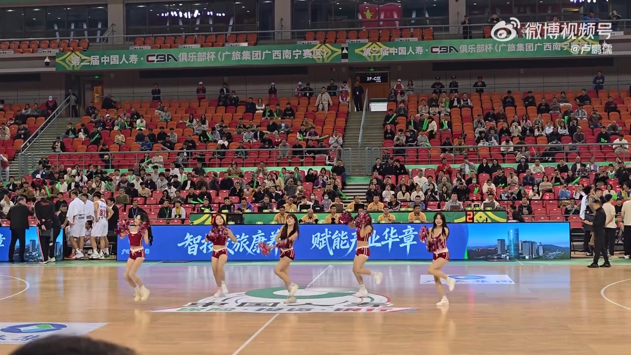 动感十足！媒体人晒CBA俱乐部杯赛南宁赛区啦啦队的舞蹈表演视频