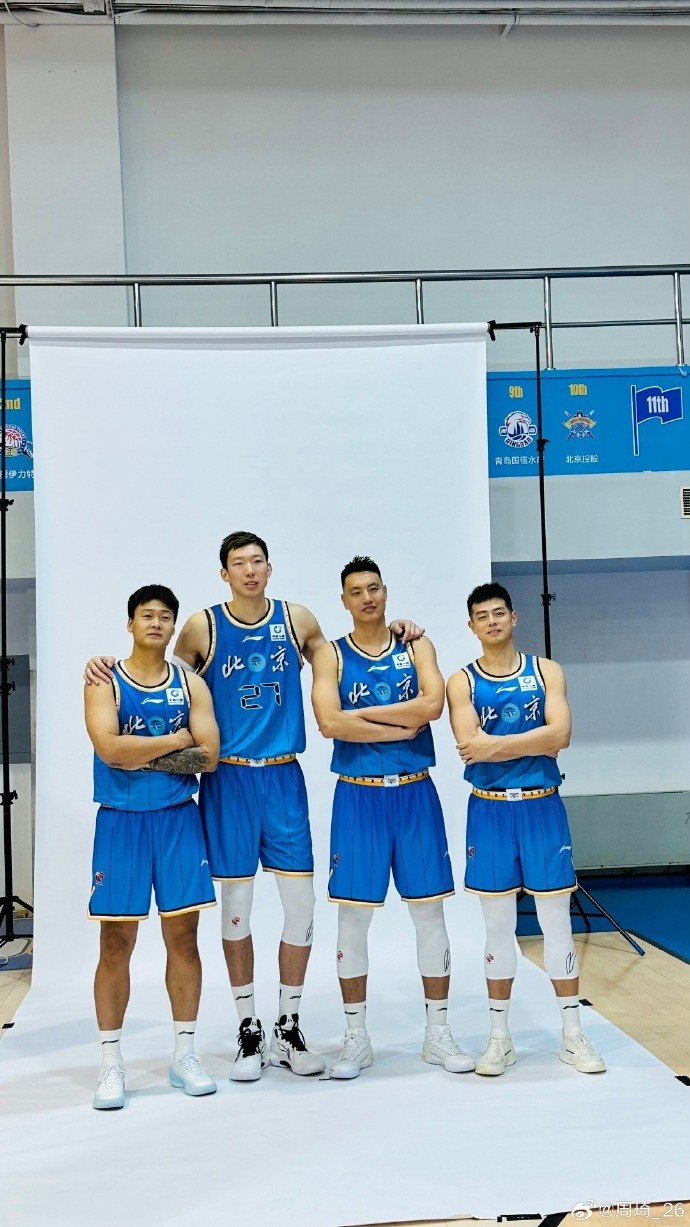 周琦晒与赵睿、翟晓川、方硕合拍的定妆照：又是一年新赛季！