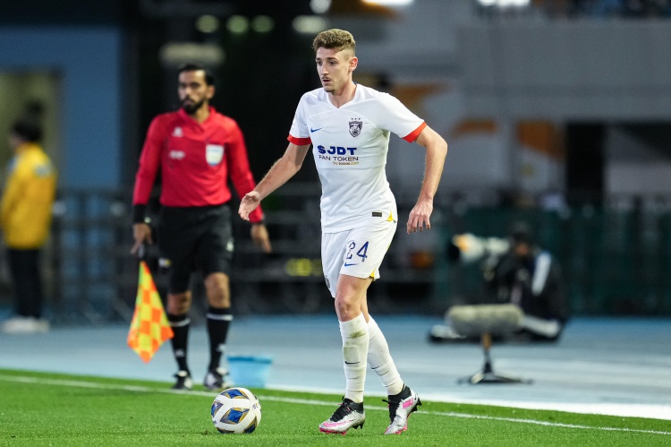 足球报：柔佛球员阿里瓦斯是否三黄存疑，海港未明确表示是否申诉