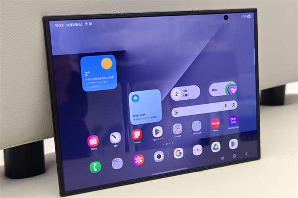 三星Galaxy Z TriFold上手:三折叠新物种 开屏被震撼到了
