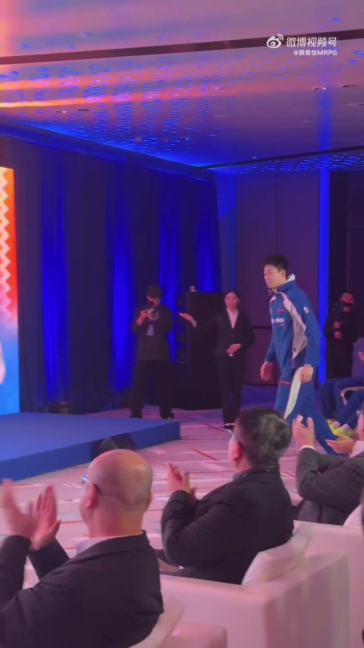 张镇麟：球队上下非常有活力 很开心和弗格并肩作战