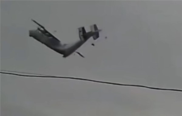 机龄超50年 俄罗斯安-22运输机坠毁画面曝光:空中直接折成两截