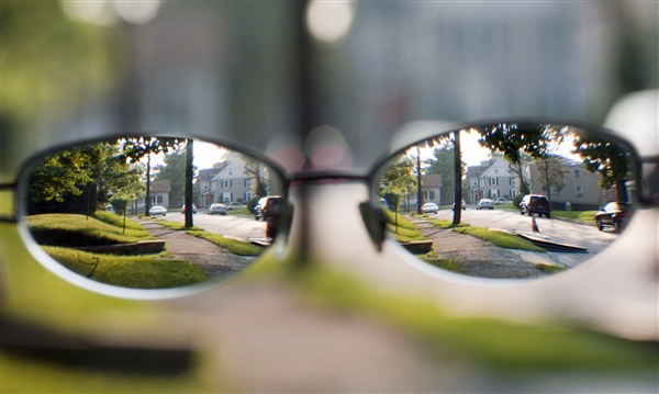 打破国外垄断！国内首款飞秒激光角膜屈光治疗机明年上市：近视手术费能降50%