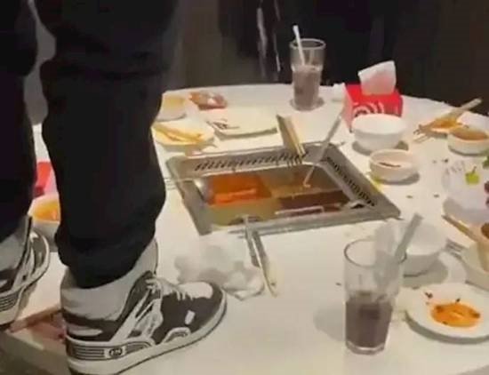 海底捞小便事件家长赔偿220万！详情披露大受震撼：给全社会一堂法治教育课