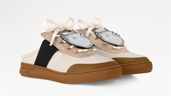 花了将近1万元 女子购LV运动鞋穿后脚破皮：退款被拒