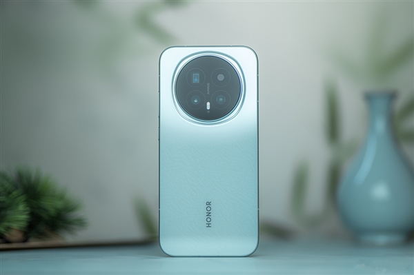 2026年首款超大杯！荣耀Magic8 RSR保时捷设计来了：独占24GB大内存