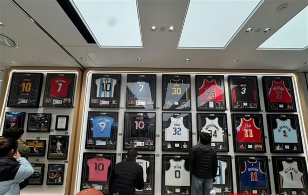 签名球衣3天卖断货！胖东来回应：目前预售时间30到40天