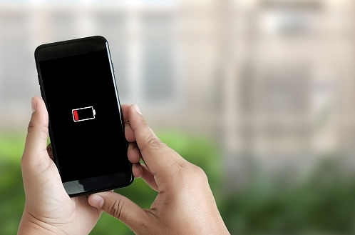 床头坏习惯要不得！女子彻夜充电致全身70%烧伤