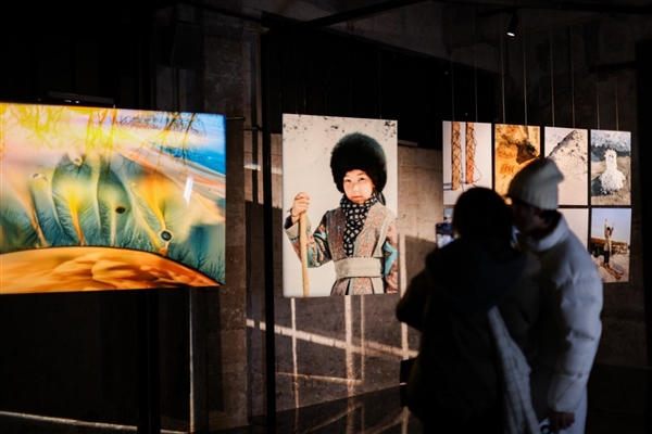 华为XMAGE影展上海开幕！Mate X7解锁微小瞬间里的影像力量