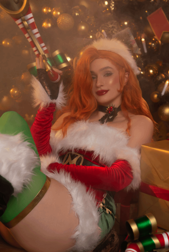 圣诞老人看了都要请假！俄妹节日COS身材超辣