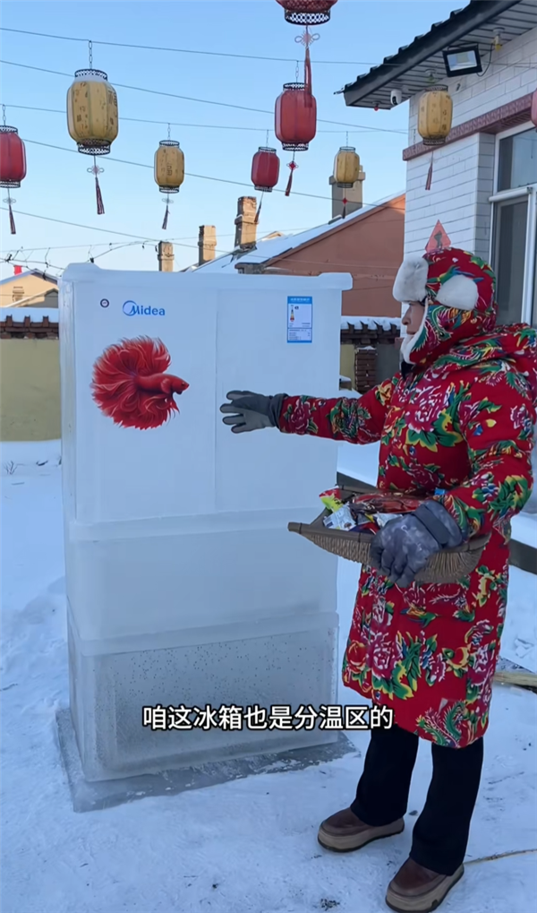哈尔滨男子手搓纯冰大冰箱：纯天然冷冻 0级能耗