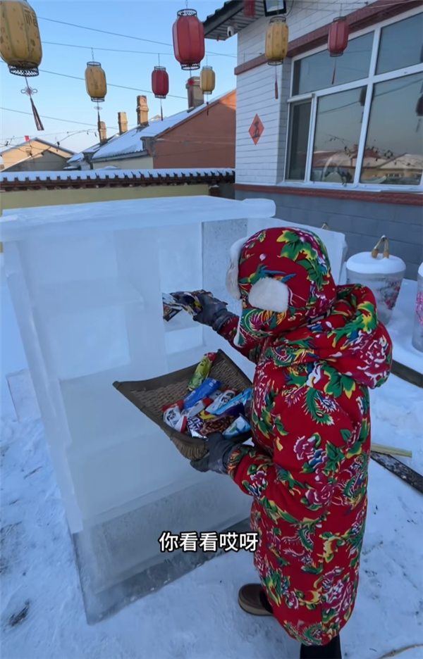 哈尔滨男子手搓纯冰大冰箱：纯天然冷冻 0级能耗