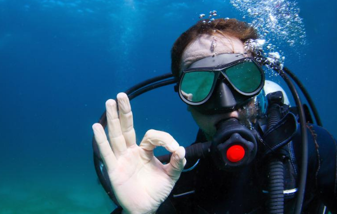 在海洋中每下潜10米人体承受的压力增加