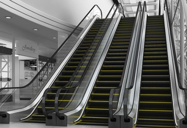 乘坐自动扶梯时以下哪种鞋有安全隐患