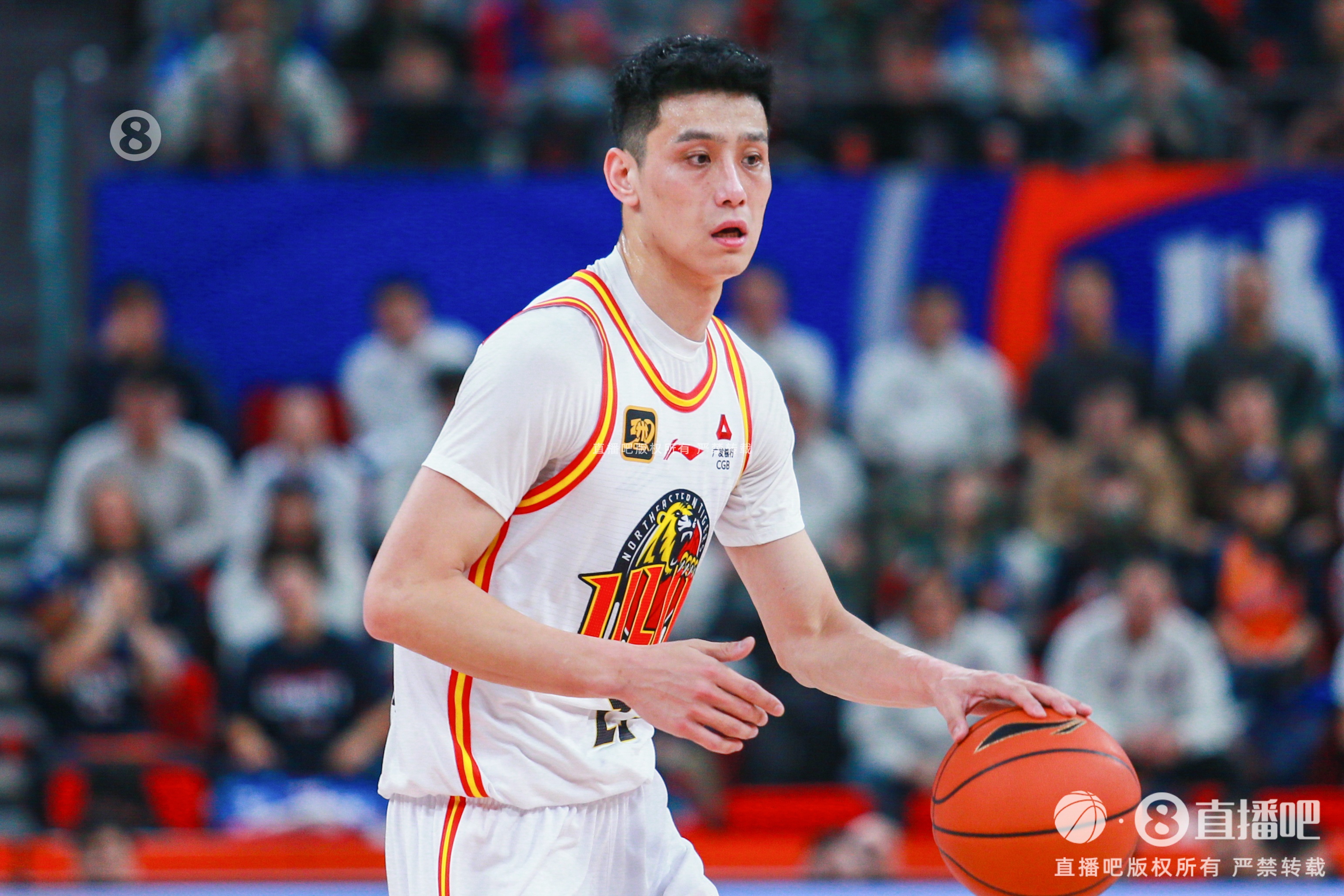 打得很积极！栾利程替补7中4拿到12分1板1助2断