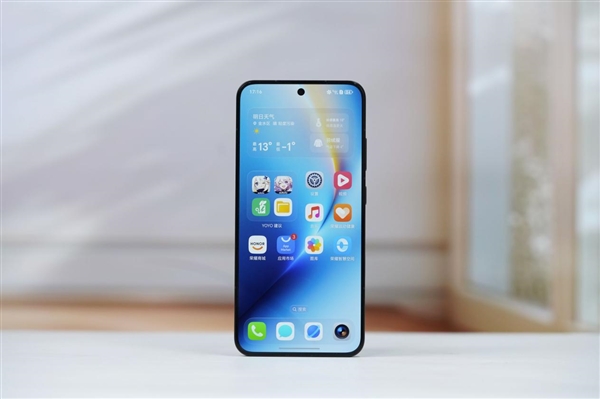 10000mAh巨无霸电池仅2599元起！荣耀WIN RT图赏