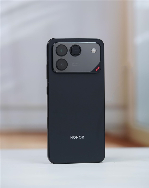 10000mAh巨无霸电池仅2599元起！荣耀WIN RT图赏