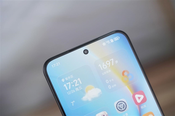 10000mAh巨无霸电池仅2599元起！荣耀WIN RT图赏