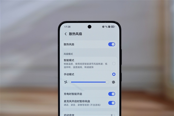 10000mAh巨无霸电池仅2599元起！荣耀WIN RT图赏