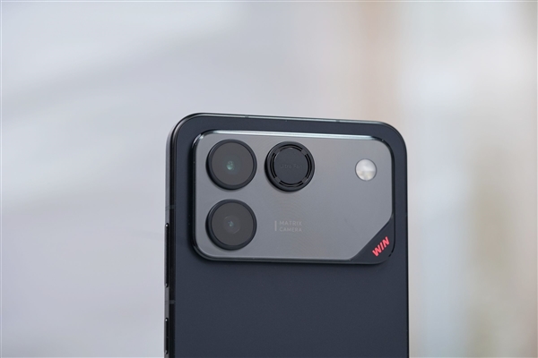 10000mAh巨无霸电池仅2599元起！荣耀WIN RT图赏