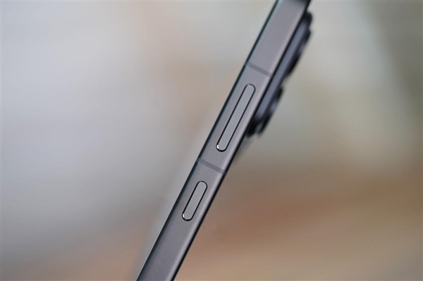 10000mAh巨无霸电池仅2599元起！荣耀WIN RT图赏