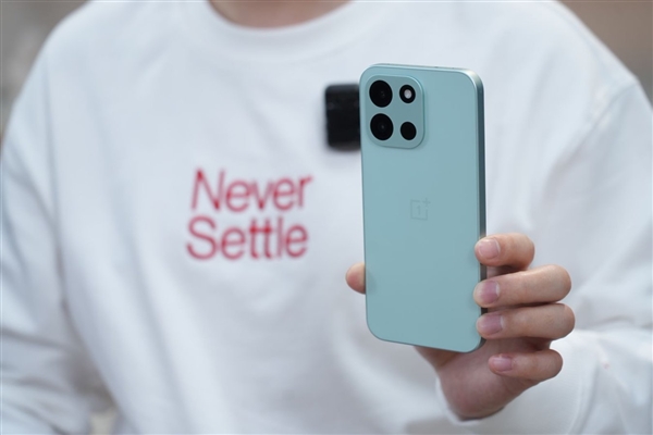 一加Turbo 6配置公布：骁龙8系旗舰+9000mAh超大电池