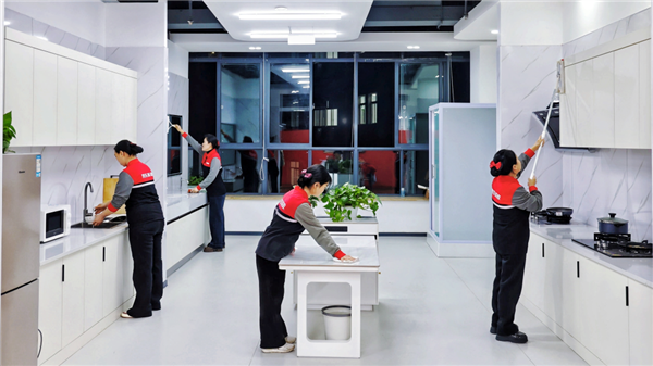 行业最大!京东家政西南培训基地开班运营:学员免费参训 拎包入住