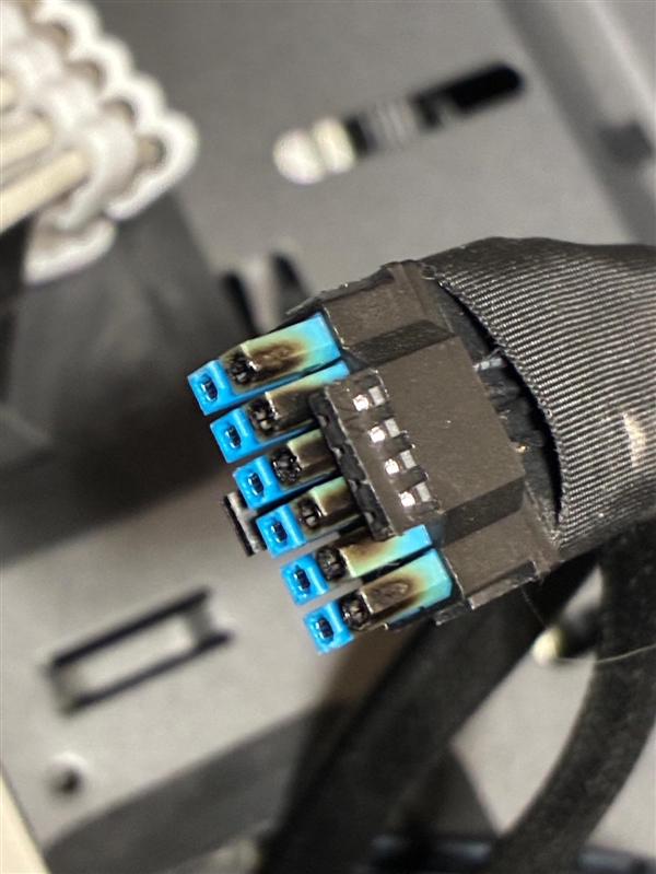 中端显卡也无法避免：又一起RX 9070 XT 16针接口烧熔！