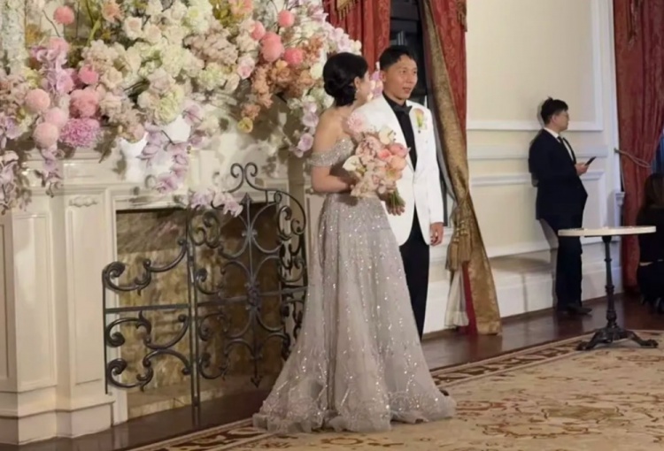 记者：张卫昨日举行婚礼，新鹏城同日官宣他即将离队