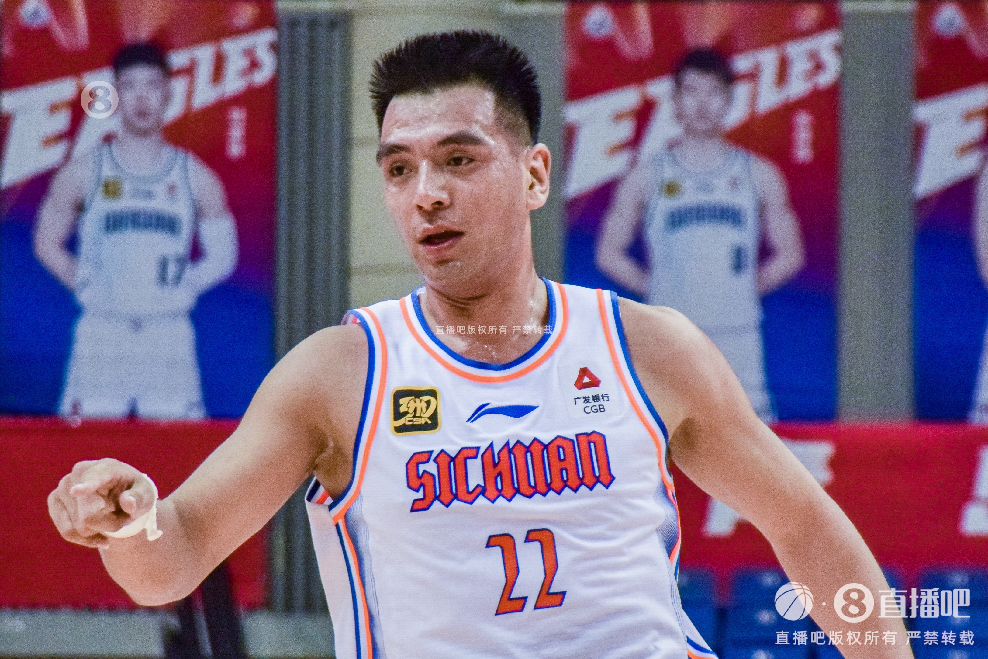 弹无虚发！杨文学半场14分钟5投5中贡献10分2板